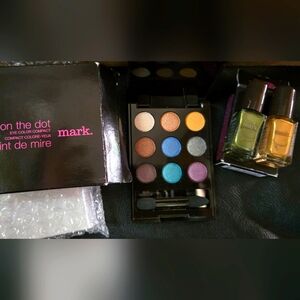 mark. Vibrant Eyeshadow Palette & Mini Metalic Nail Lacquer Duo